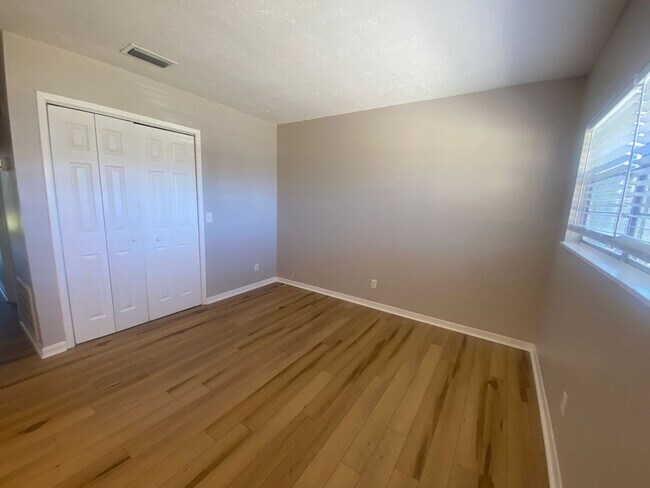 Building Photo - 1812 Arthur Ave