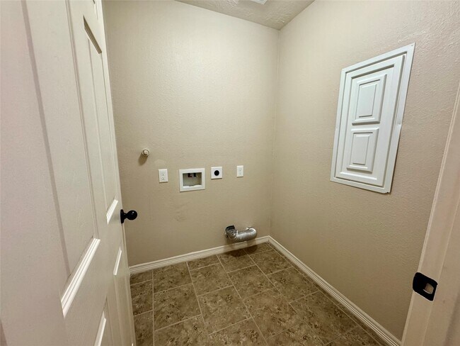 Building Photo - 114 Shayan Ct