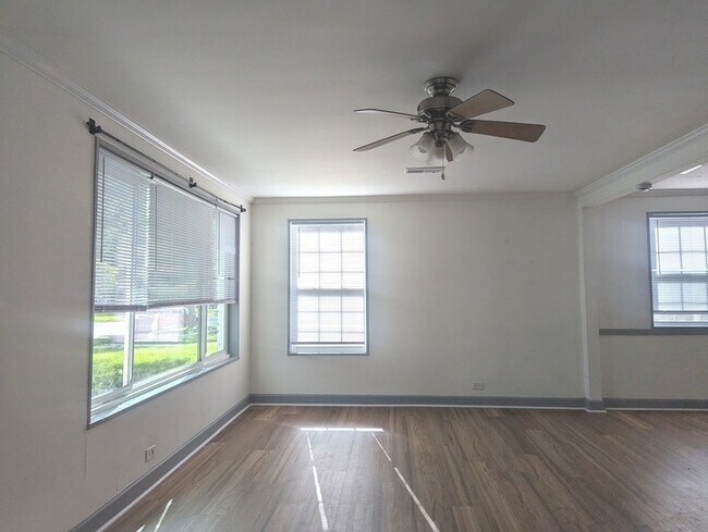 Building Photo - 2055 Magnolia Rd