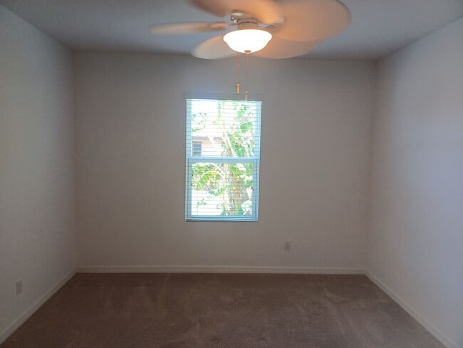 Building Photo - 2301 SW 38th Terrace