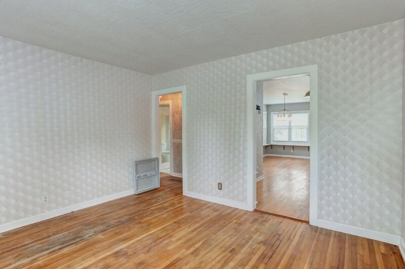 Building Photo - 1306 Henning Ave