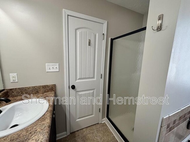 Building Photo - 1426 Collins Dr