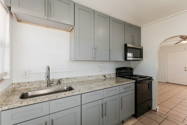 Building Photo - 315 D St