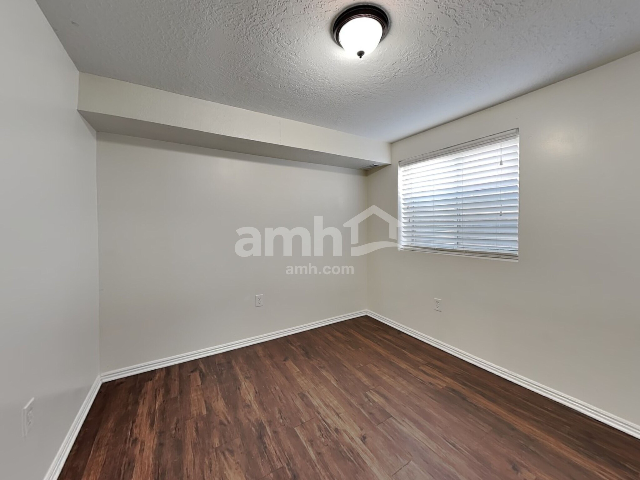 Building Photo - 1074 E 3250 N
