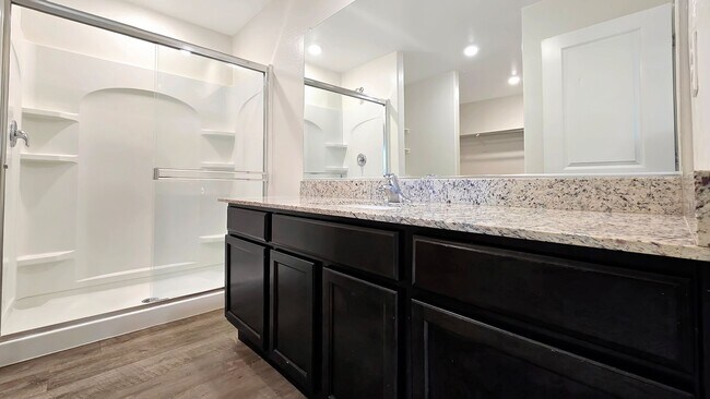 Building Photo - Gorgeous 4 year old home!