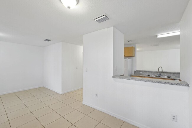 Building Photo - Cutler Bay Townhouse
