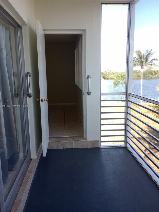 Building Photo - 2309 Park Ln