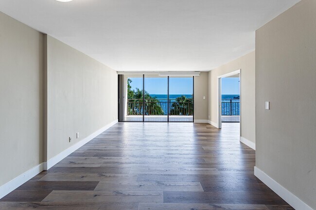 Building Photo - 1632 S Bayshore Ct