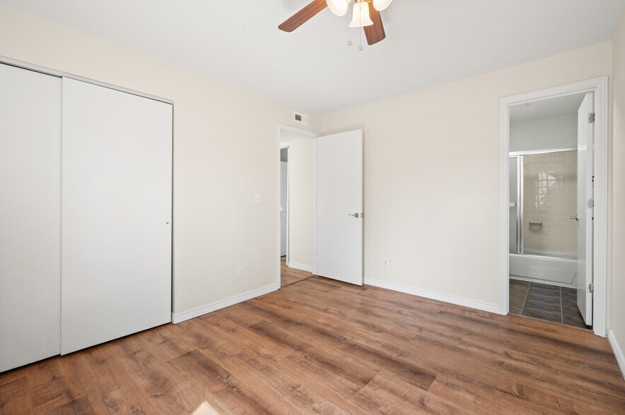 Building Photo - 281 S Zinnia Way