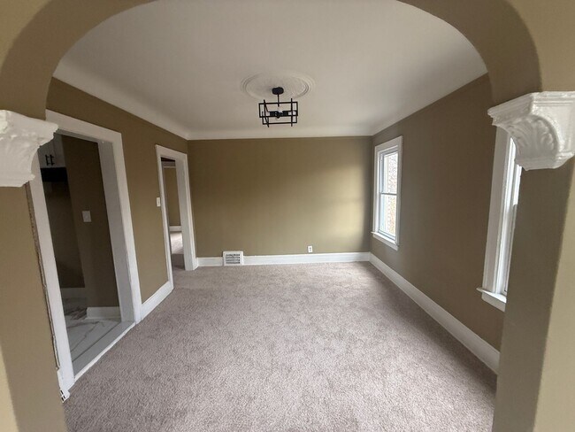 Building Photo - 15512 Mendota St