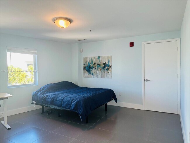 Building Photo - 7700 Collins Ave
