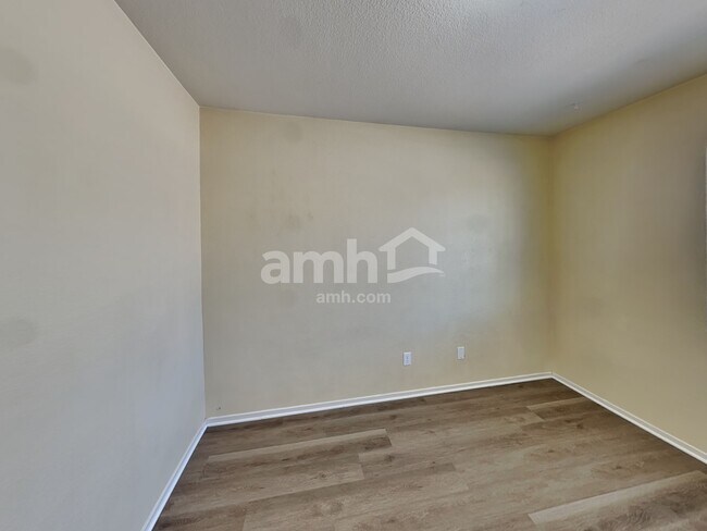 Building Photo - 6345 Hamilton Grove Ave