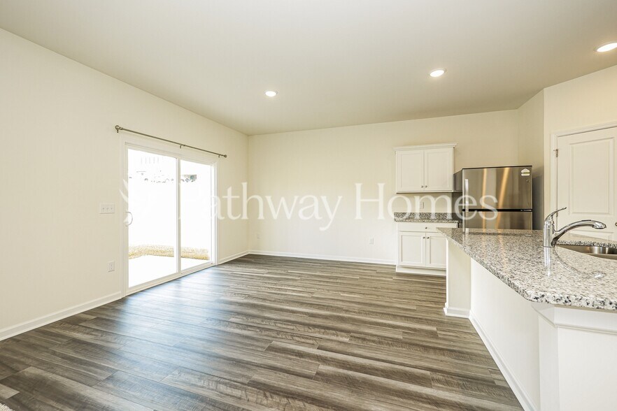 Building Photo - 1058 Large Poppy Dr