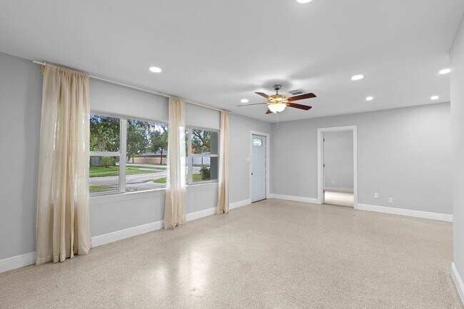 Building Photo - 259 Bloomfield Dr