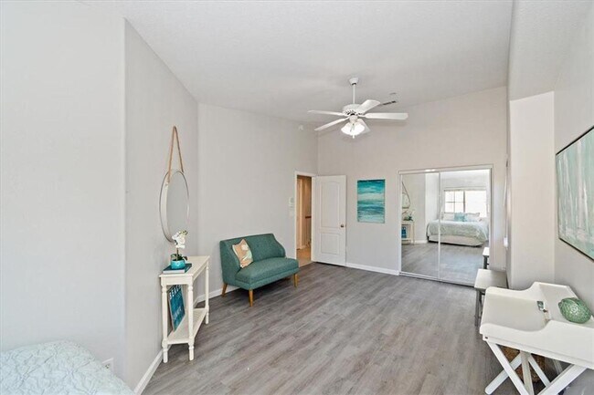 Building Photo - 3 Bedroom + Bonus Room End Unit Townhome