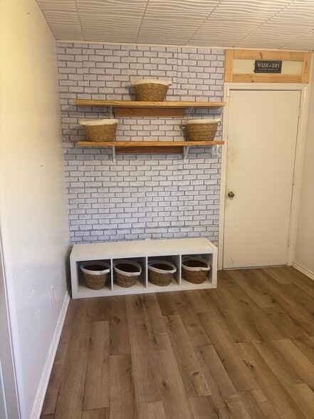 Building Photo - 310 Meadowlark Ln