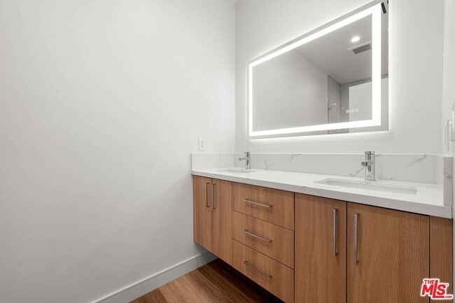 Building Photo - 1920 S Sherbourne Dr