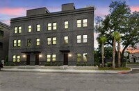 Building Photo - Canvas GWX