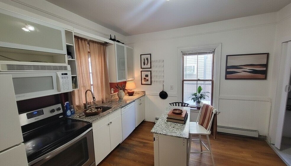 Building Photo - 22 Hingham St