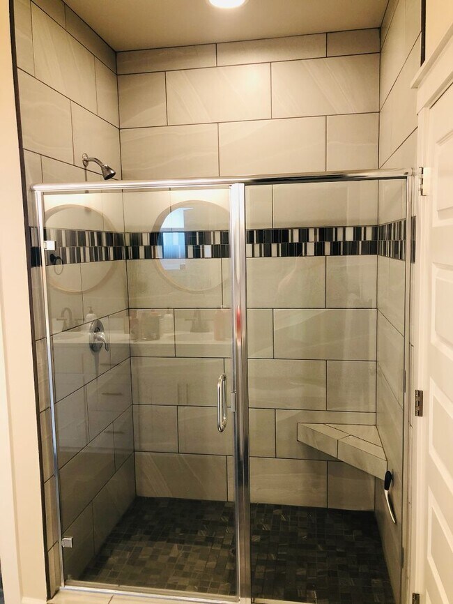 Master shower with custom tile. - 12048 NE 109th St