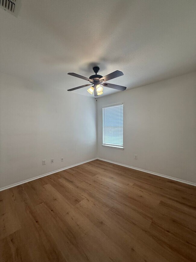Building Photo - 4212 Agate Dr
