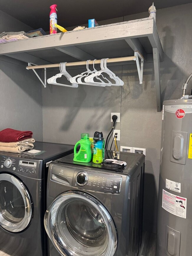 Building Photo - 34420 Thorpe Ct