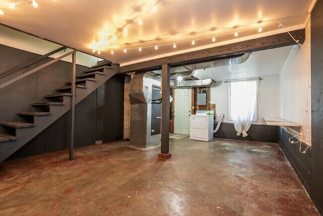 Building Photo - 3243-3243 NW Market St