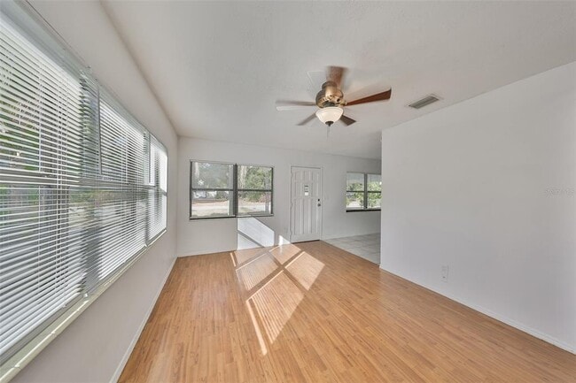 Building Photo - 6912 40th Ave N