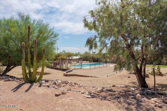 Building Photo - 5702 E Camelback Rd