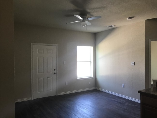 Building Photo - 7914 W Military Dr