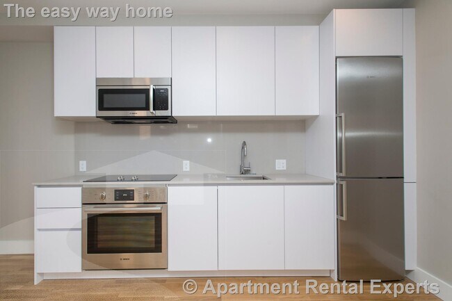 Building Photo - 136 Highland Ave