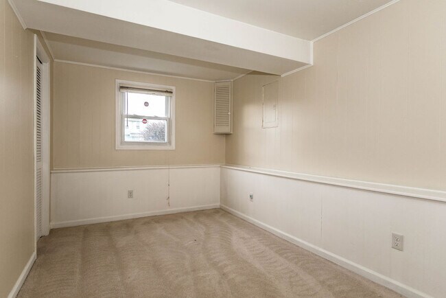 Building Photo - 7934 Davis Rd N