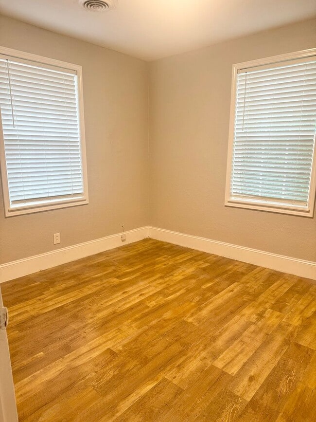 Building Photo - 5306ntre