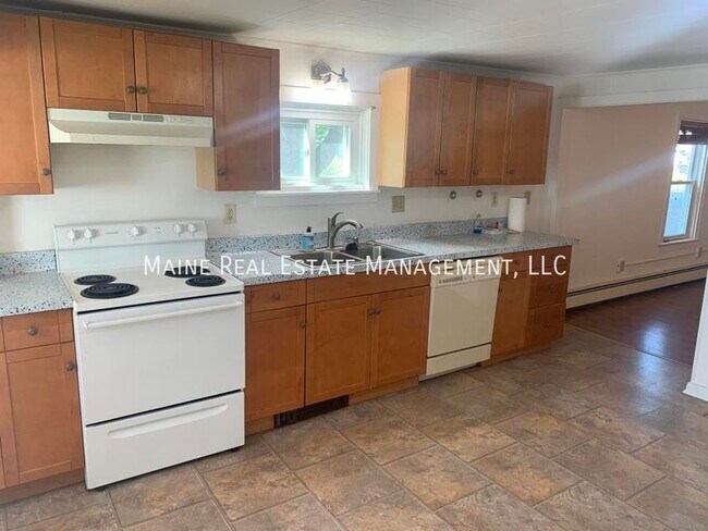 Building Photo - 2478 US-2