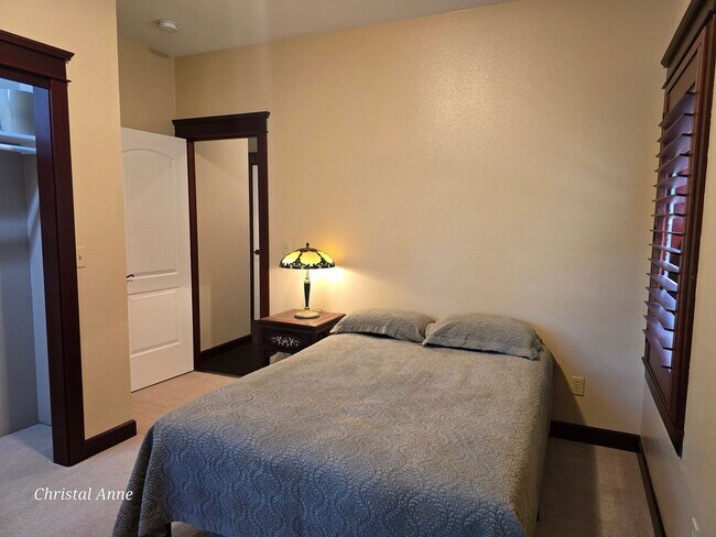 Building Photo - Beautiful Custom built home