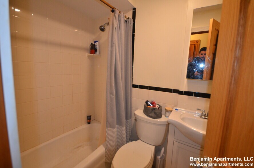 Building Photo - 46 Garden St