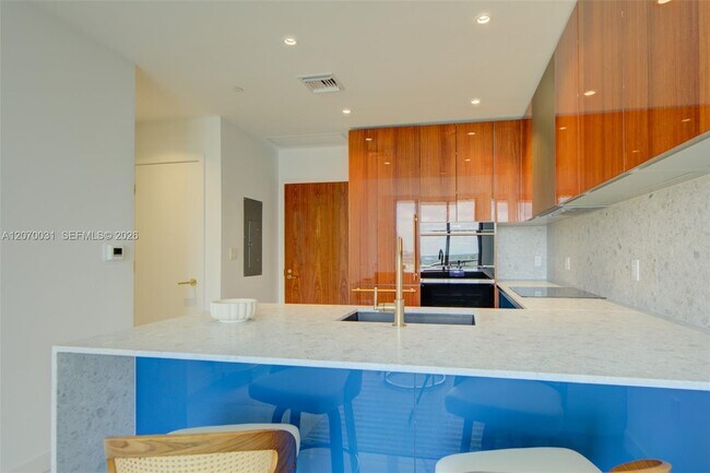 Building Photo - 2678 Tigertail Ave