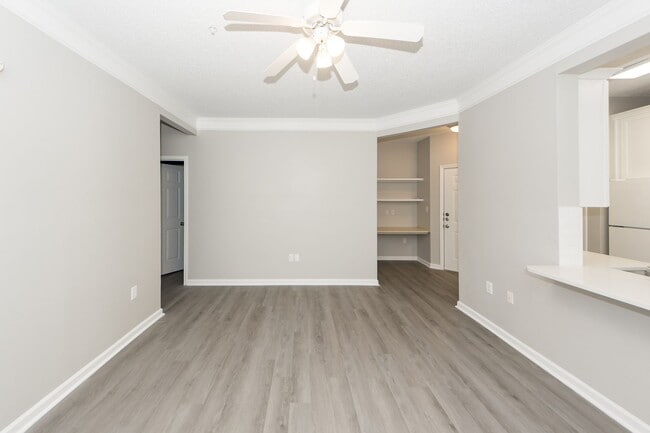 Building Photo - 1 Bedroom 1 Bath Condo in Southampton Pointe - Mt. Pleasant