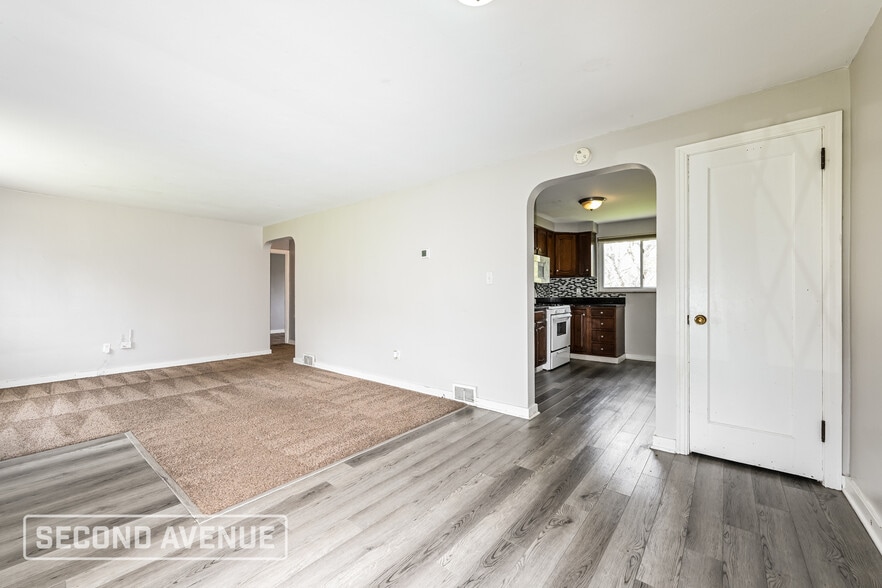 Building Photo - 220 Briarwood Dr