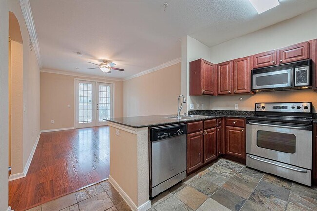 Building Photo - 7575 Kirby Dr
