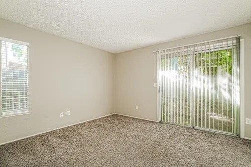 Building Photo - 1350 Northview Dr