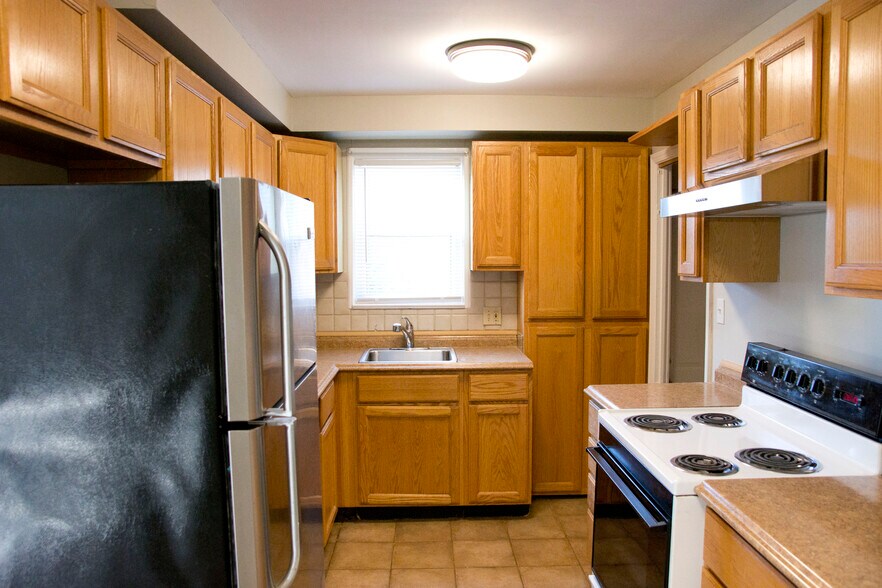 Building Photo - 1242 Genesee Ave