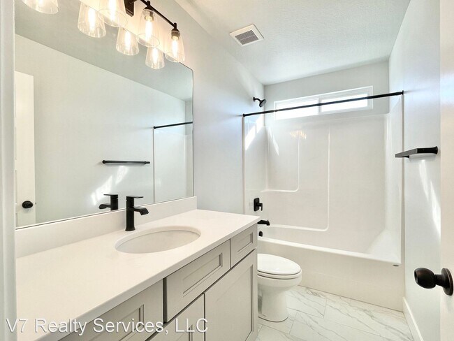 Building Photo - 3 br, 2.5 bath House - 4306 W. Silver Peak...