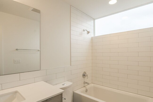 Building Photo - 3Bd/3.25Ba Seattle Home