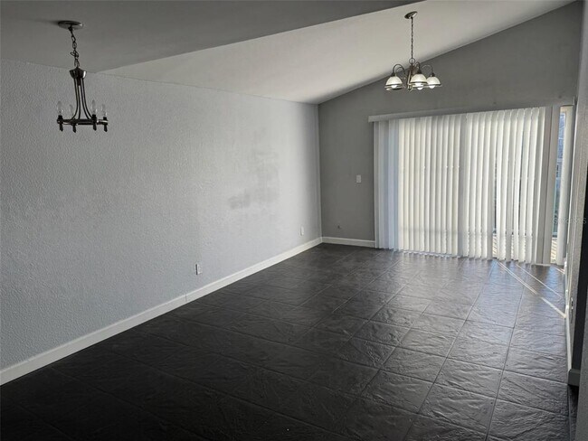 Building Photo - 2568 Woodgate Blvd