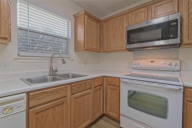 Building Photo - 313 Avalanche Ave