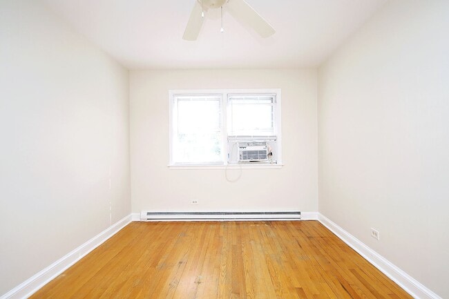 Building Photo - Student-Friendly Ivy Rd Apartment Near Foo...