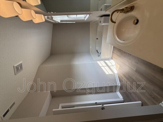 Building Photo - 804 Falling Wind Ct