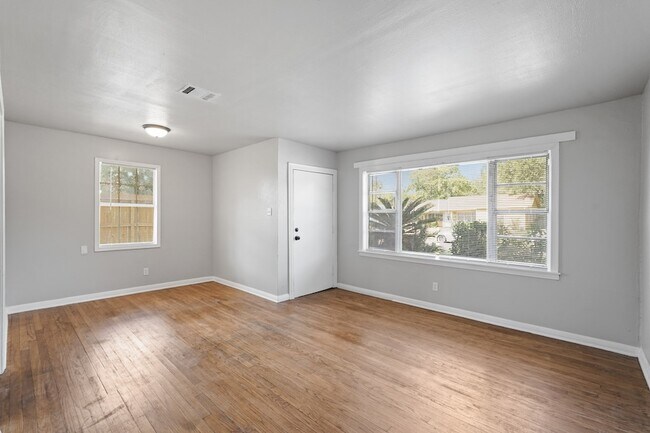 Building Photo - 5966 Doulton Dr