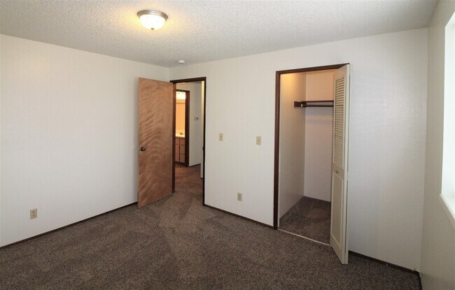 Building Photo - 31 N 46th Ave
